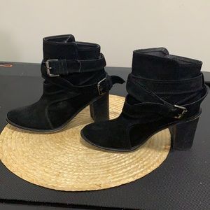 Zara Made In Spain Minimalist  Chic Comfy Textured Ankle Buckle Wrap Ankle Boot